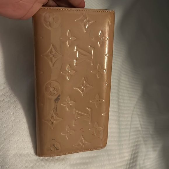 Vernis LV Sarah wallet authentic with signs of use. - Picture 3 of 17